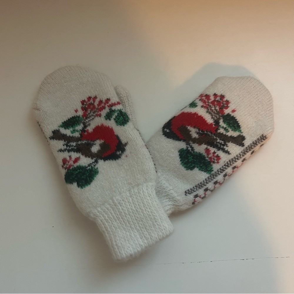Cozy Wool Bird Pattern Mittens